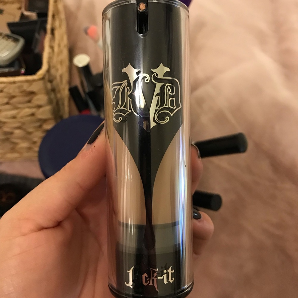 Kat Von D lock-it foundation